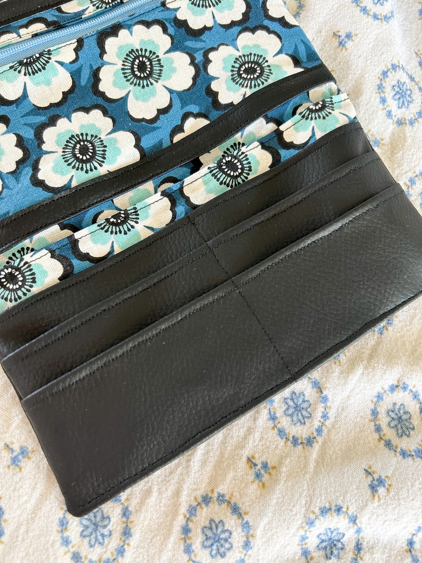 Sac bandoulière & portefeuille “Midnight Blossom” 🪻