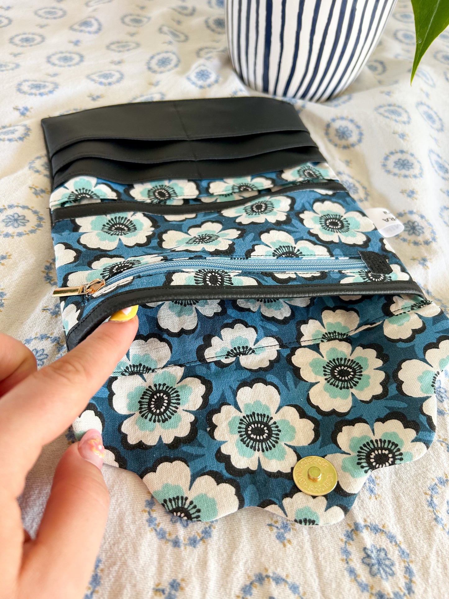 Sac bandoulière & portefeuille “Midnight Blossom” 🪻