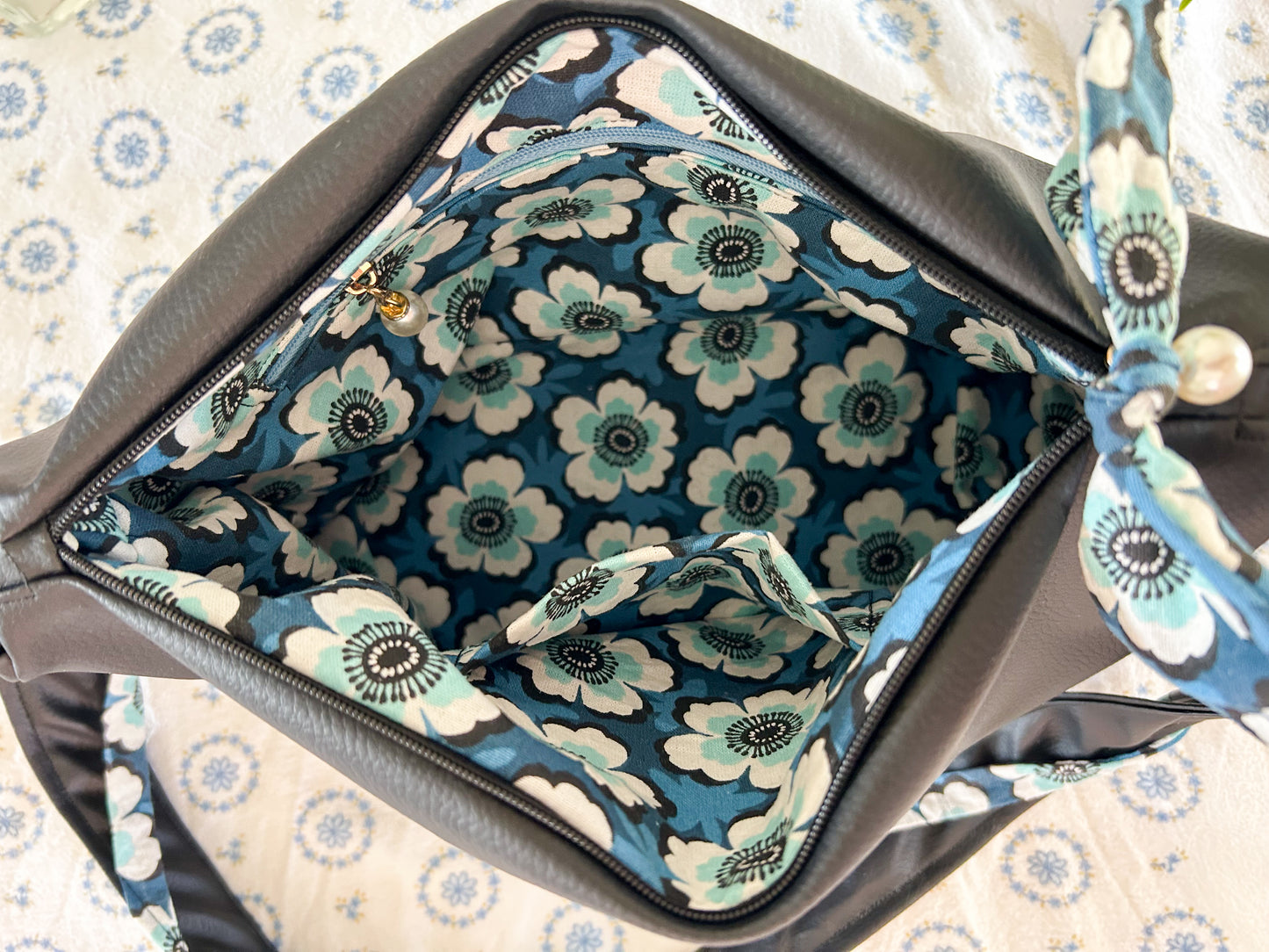 Sac bandoulière & portefeuille “Midnight Blossom” 🪻