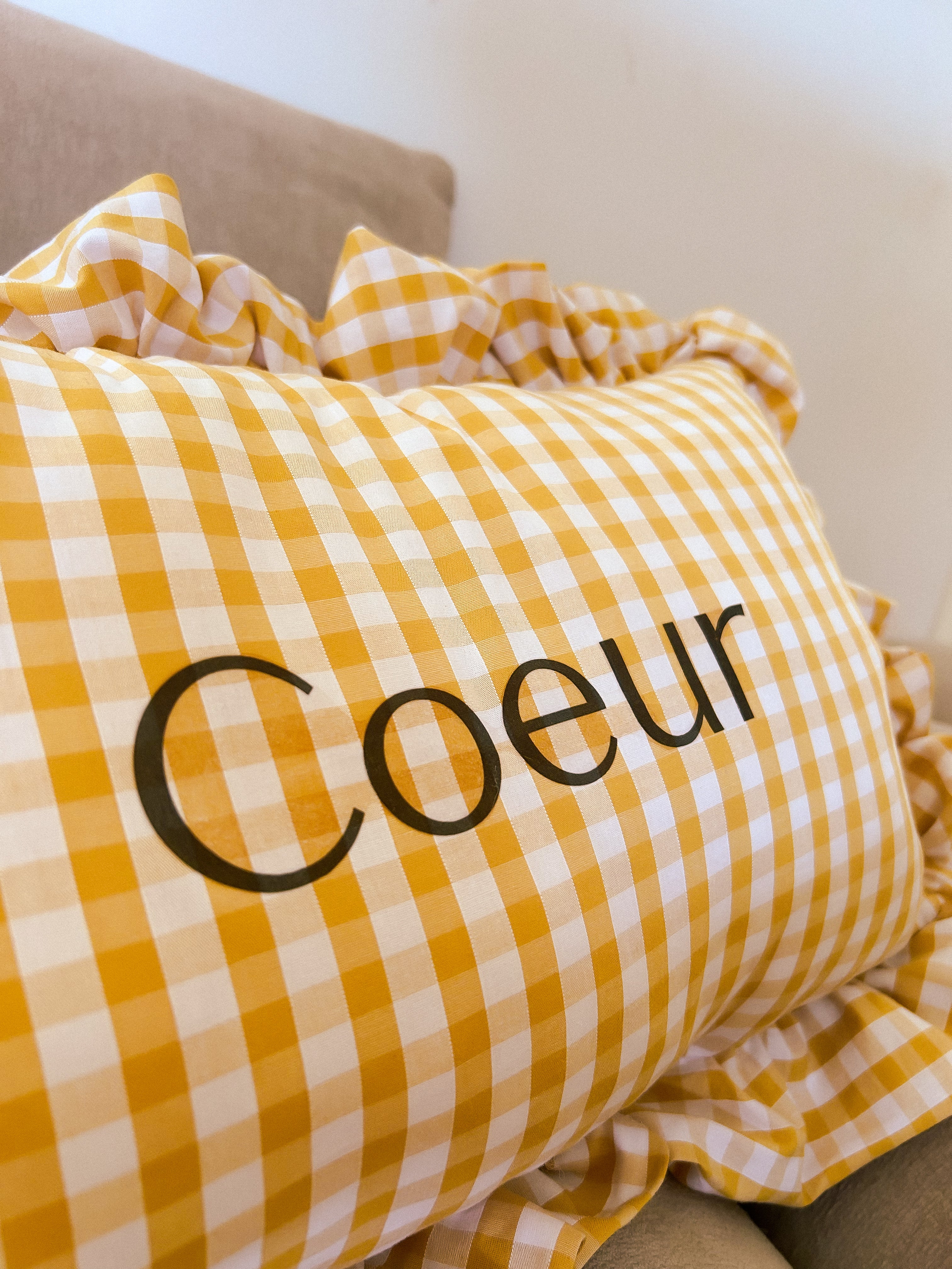Coussin à volants personnalisable ✨