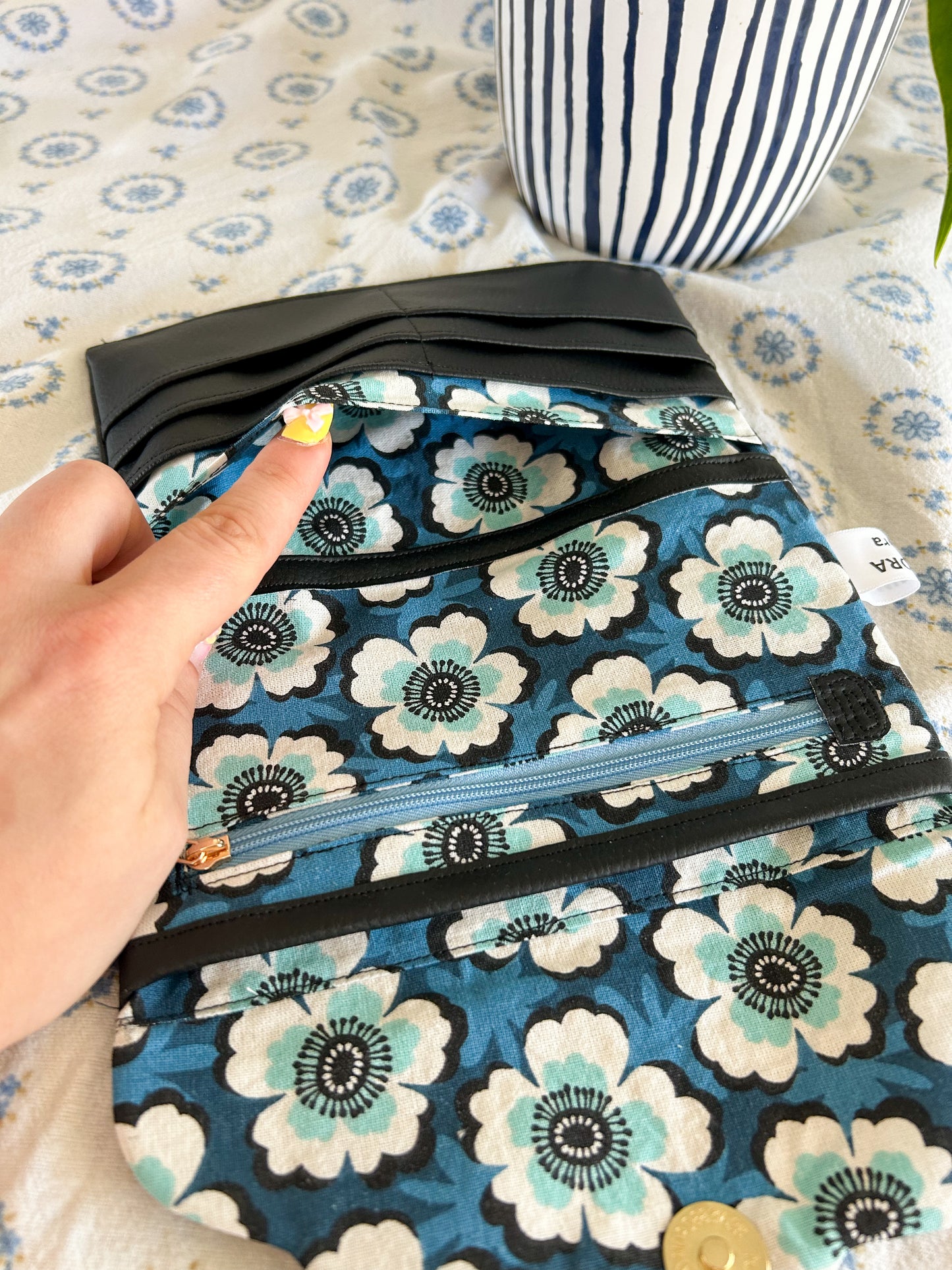 Sac bandoulière & portefeuille “Midnight Blossom” 🪻